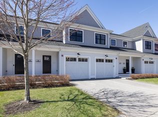 26 Southfield Ln #26, Sherborn, MA 01770