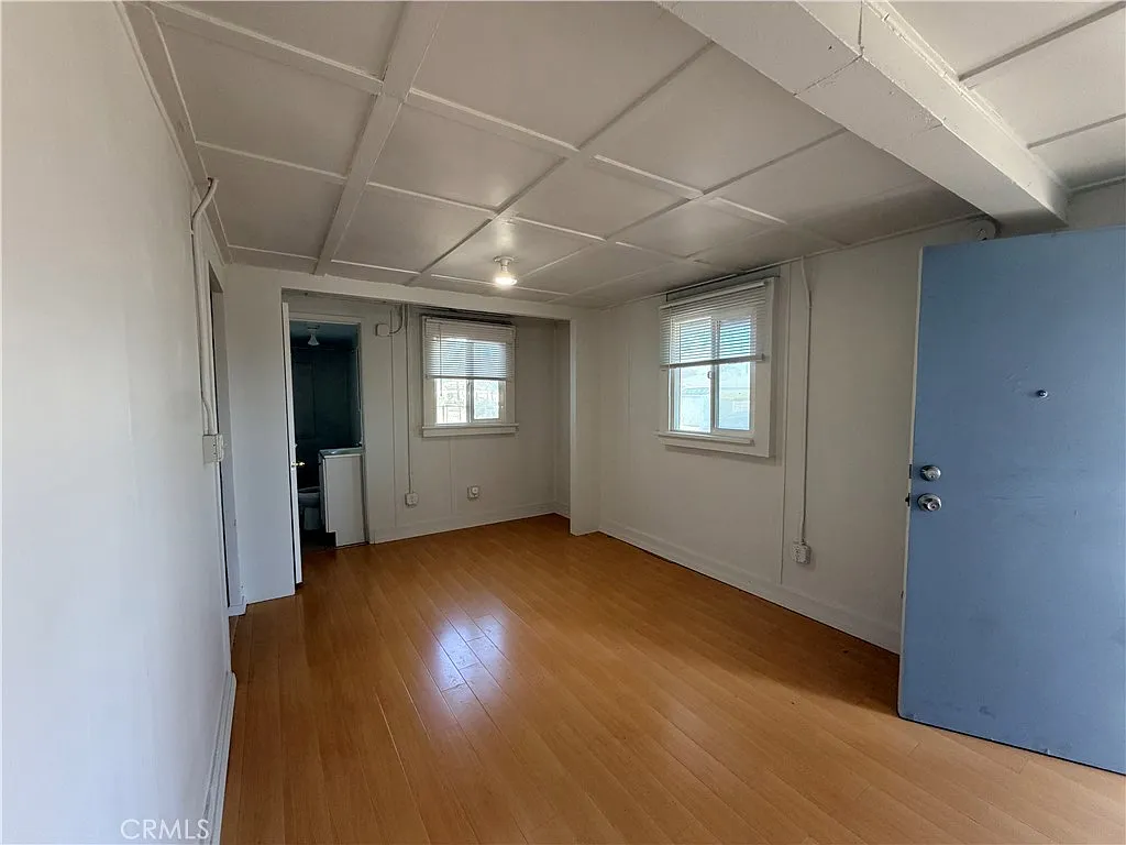 3 bed, 1000 sqft, $2,500 — Photo 3