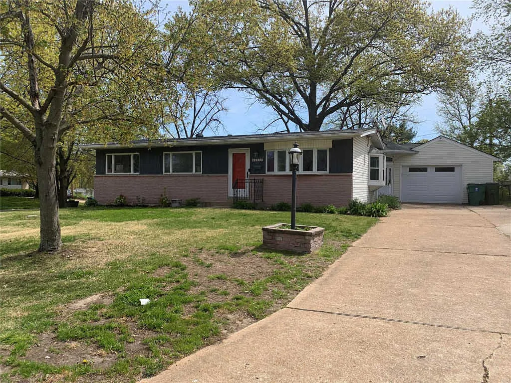 3344 Lansing Dr photo 1