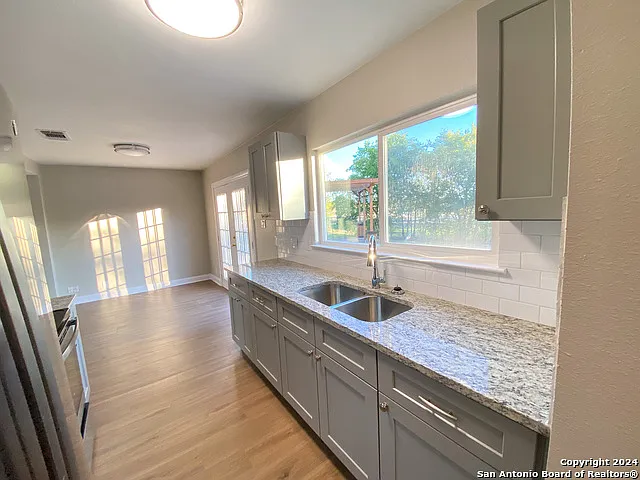 4203 Misty Springs Dr — Photo 20