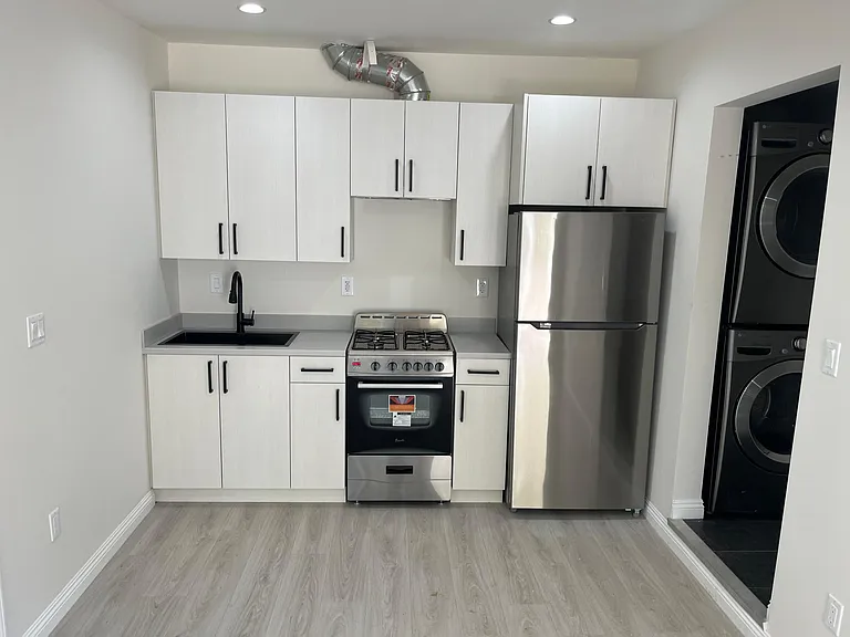 9739 Danube Ave — Photo 2