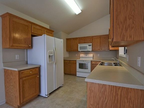 5th image of 40 Aspen Dr