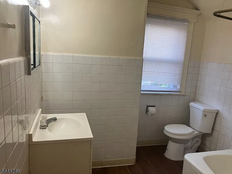 2 bed, 1.0 bath, $2,000 — Photo 4