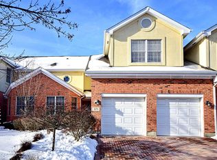 879 Chancel Cir, Glen Ellyn, IL 60137