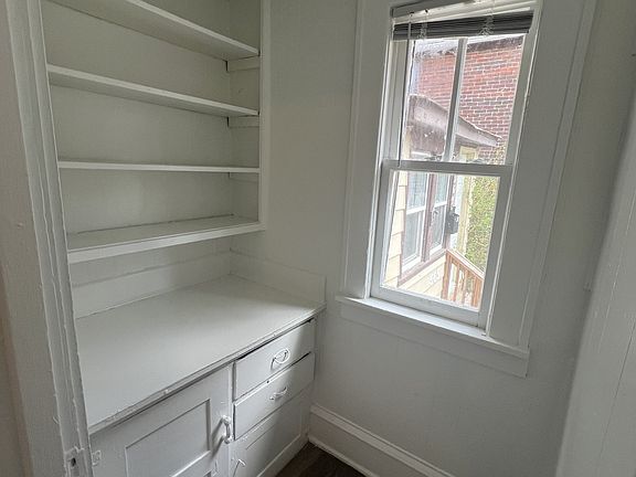 3rd image of 571 Charles Ave