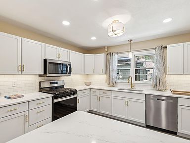 1877 Yorkshire Ave, Saint Paul, MN 55116 | Zillow