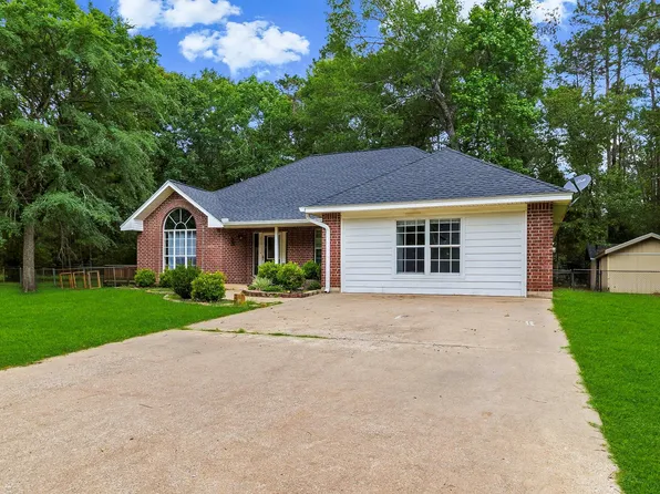 216 N Lake Dr, Livingston, TX 77351