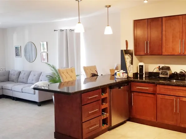 6886 N Kendall Dr APT D202, Pinecrest, FL 33156
