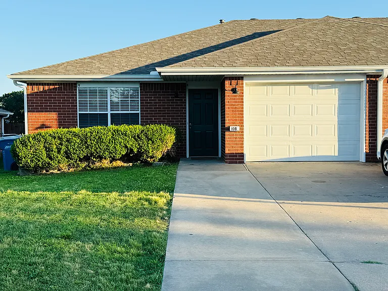 10 Holly Dr #B — Photo 1