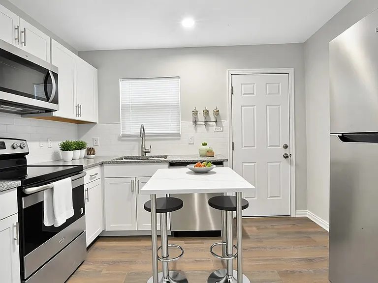 6205 Lovett Ave #L — Photo 7