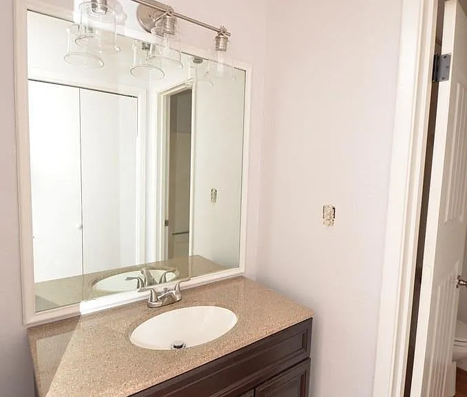 704 Zapata Ave — Photo 12