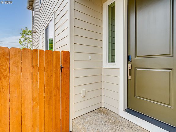 3rd image of 810 NW 178th Way
