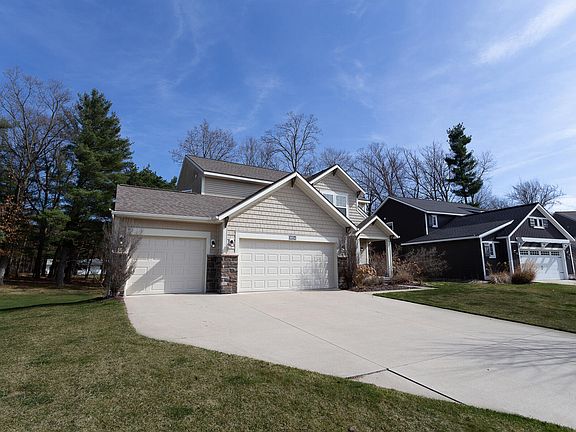 3rd image of 16854 Arbor Way Dr