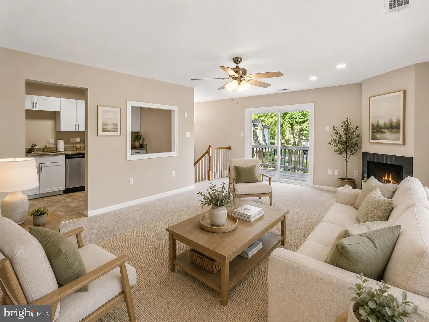 3 bed, 1.5 bath, 1078 sqft, $2,200 — Photo 2