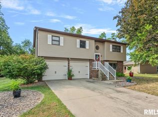 240 Teal Dr, Chatham, IL 62629