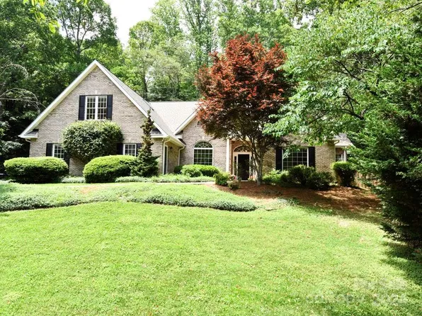 741 N Sunlight Ridge Ct, Hendersonville, NC 28792