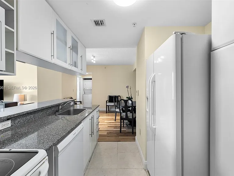 275 NE 18th St #710 — Photo 11