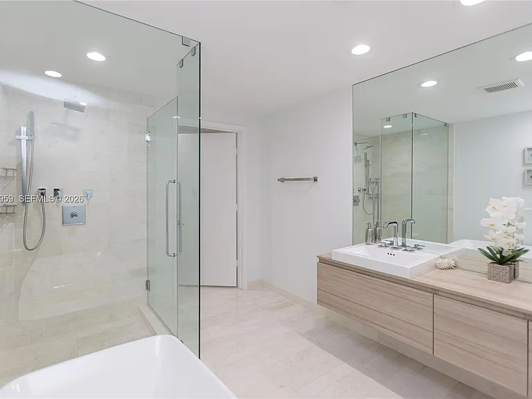 17111 Biscayne Blvd #505 — Photo 5