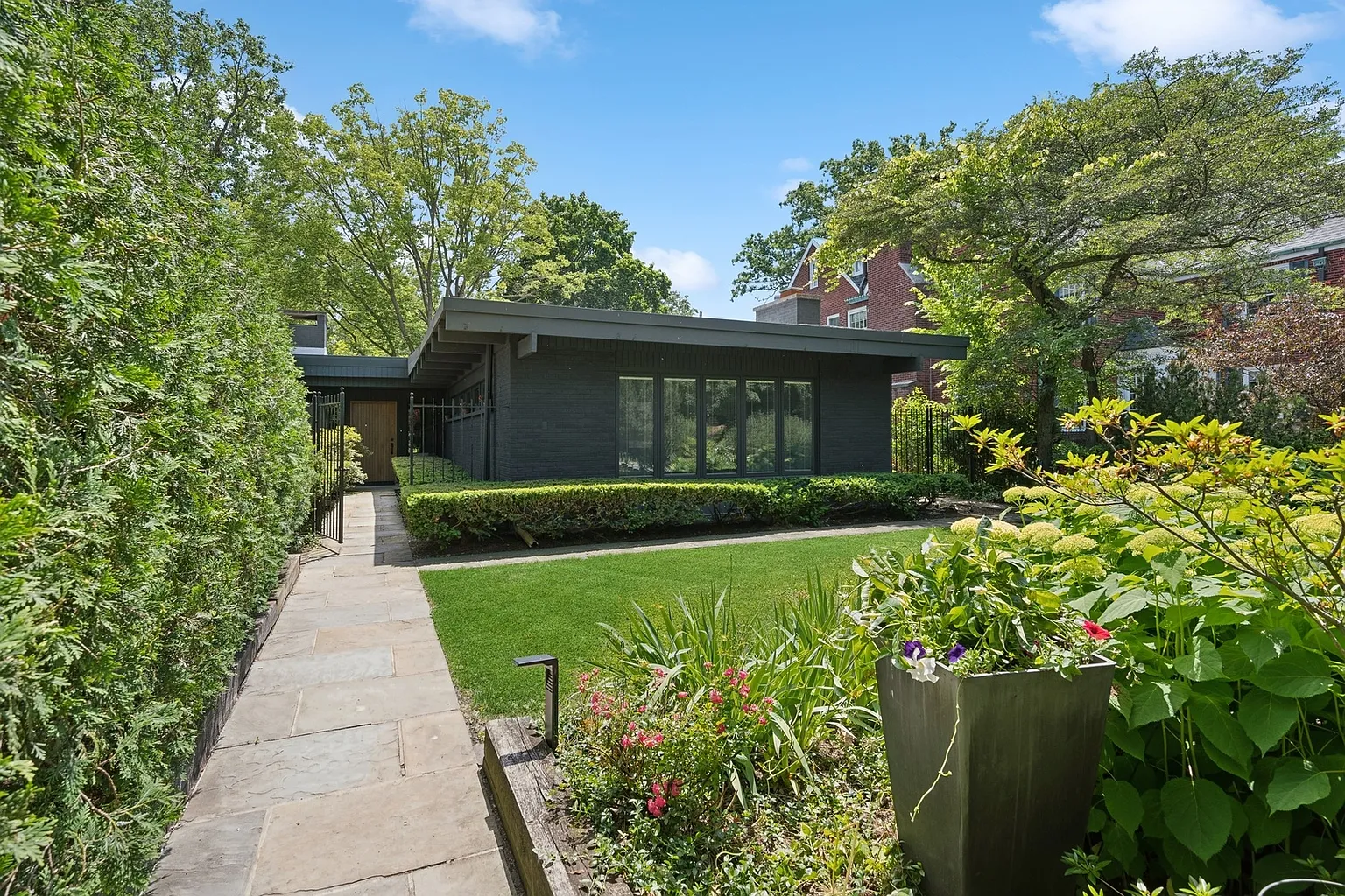 74 Robsart Rd photo 1