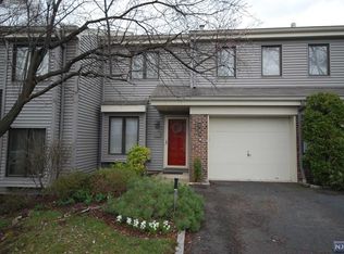 80 Chelsea Ct, Saddle Brook, NJ 07663
