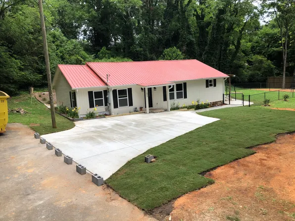 804 E Line St, Calhoun, GA 30701