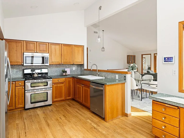 3966 Promontory Ct — Photo 8