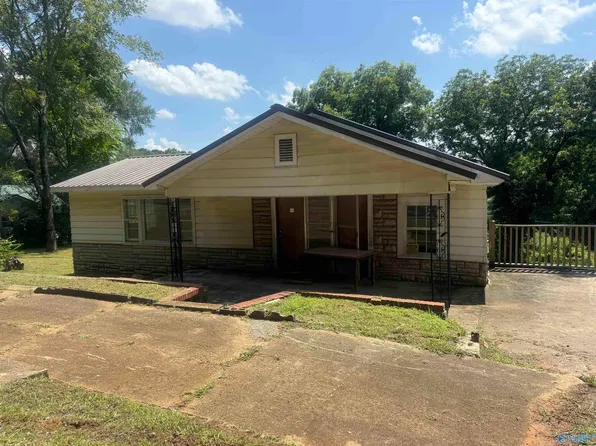 314 Veterans Way, Guntersville, AL 35976