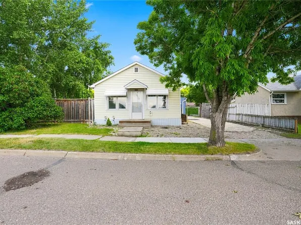 1832 101st STREET, North Battleford, SK S9A 1B1