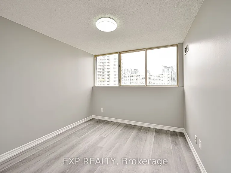 3695 Kaneff Cres #1404 — Photo 18
