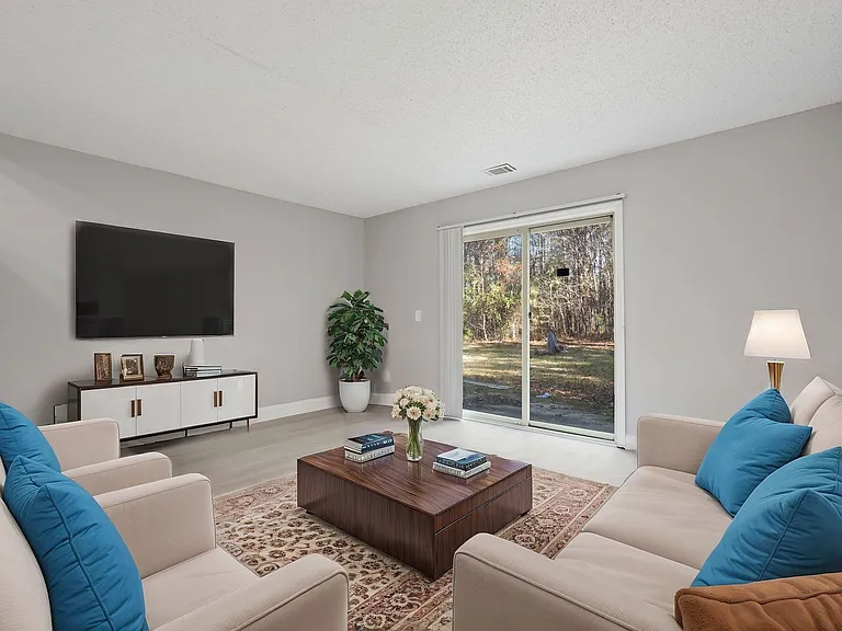 Colonial Pointe Apartments — Photo 46