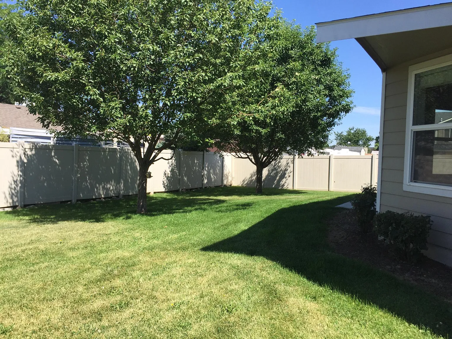 4 bed, 2.5 bath, 2572 sqft, $2,650 — Photo 4