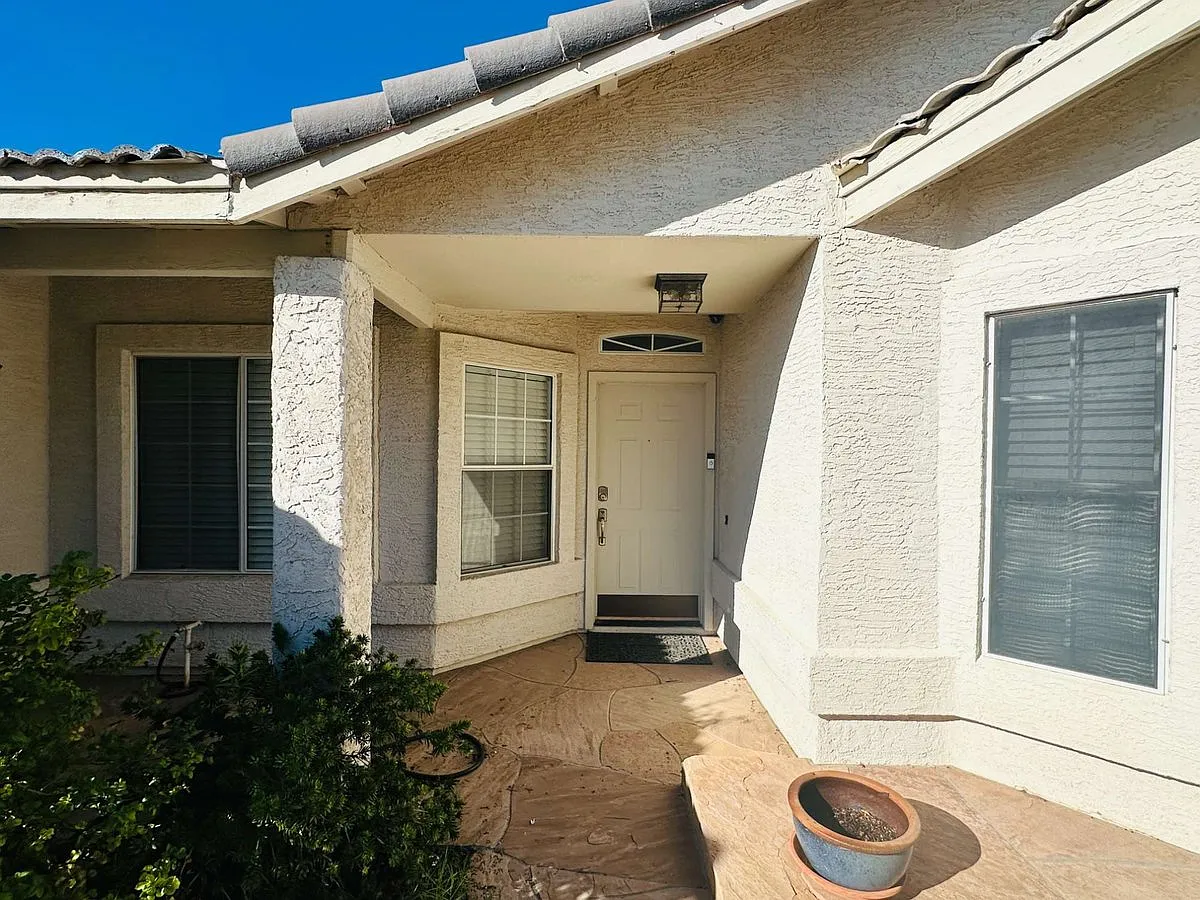 2110 East Enrose Circle — Photo 4