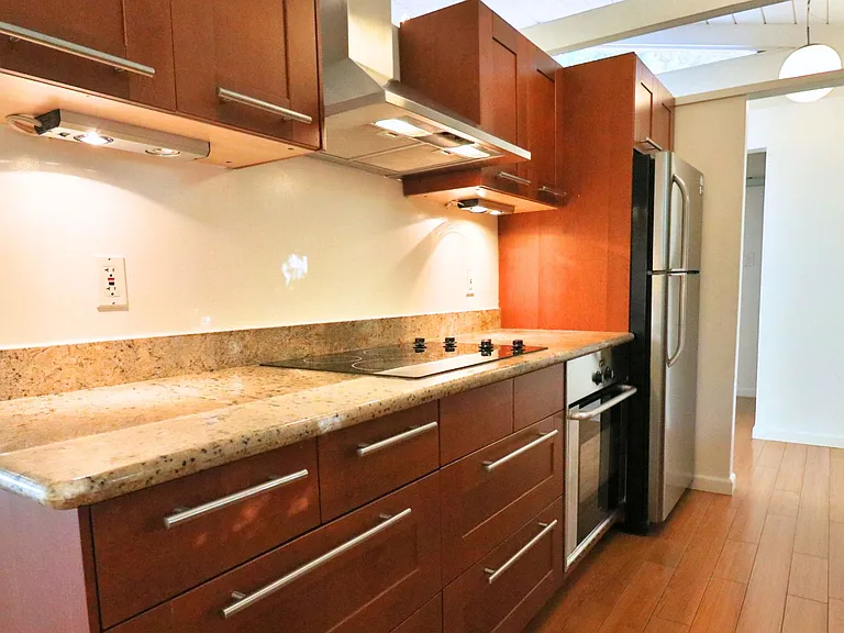 2467 Alvin St — Photo 10