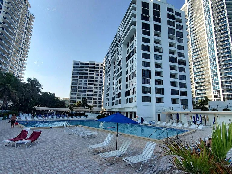 3505 S Ocean Dr #1104 — Photo 33