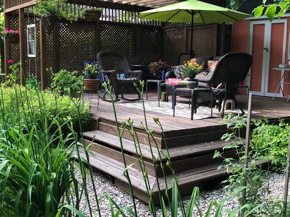 Unattached backyard deck