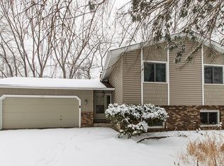720 Maple Pond Ct, Shoreview, MN 55126