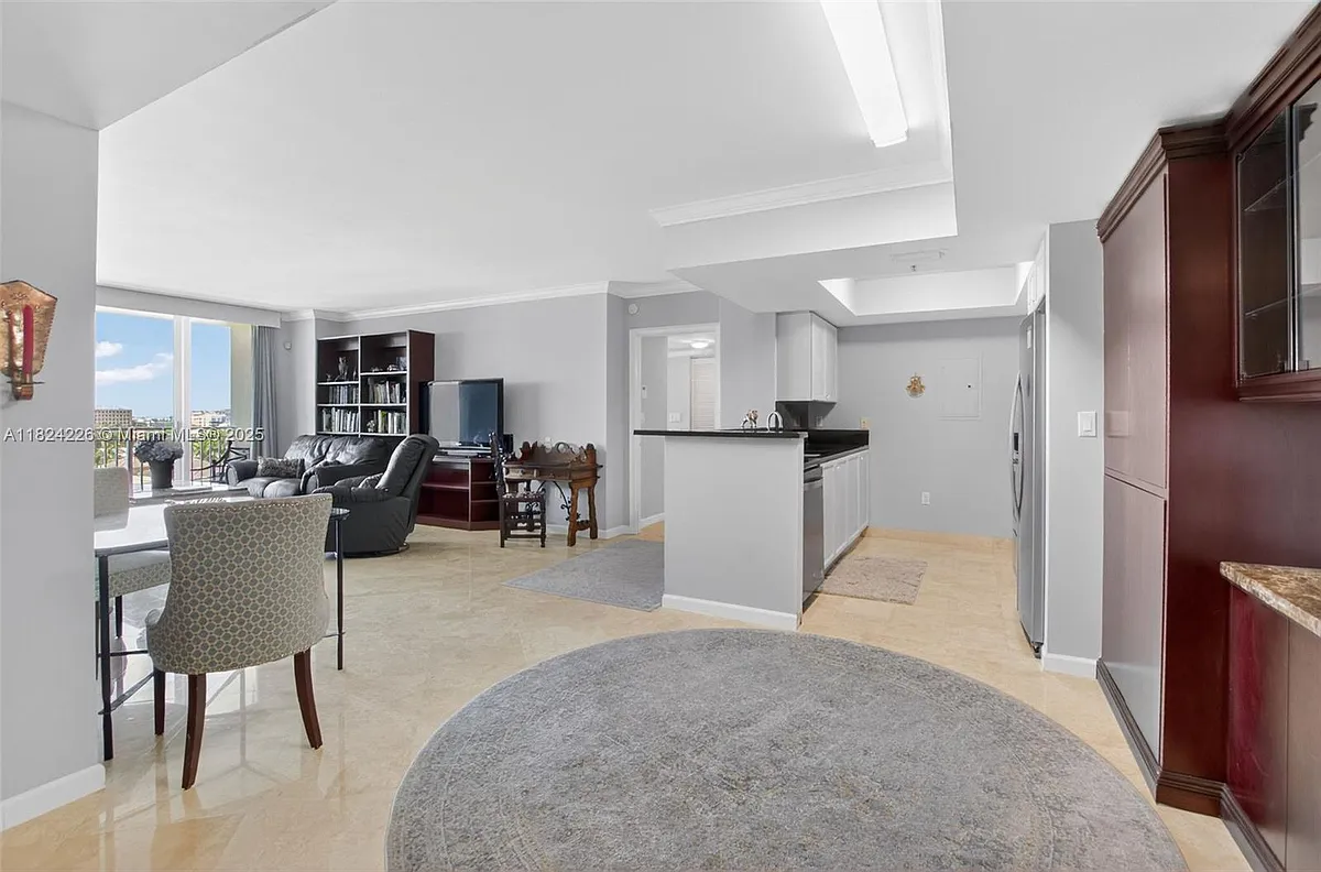 Building Photo - 99 SE Mizner Blvd #821