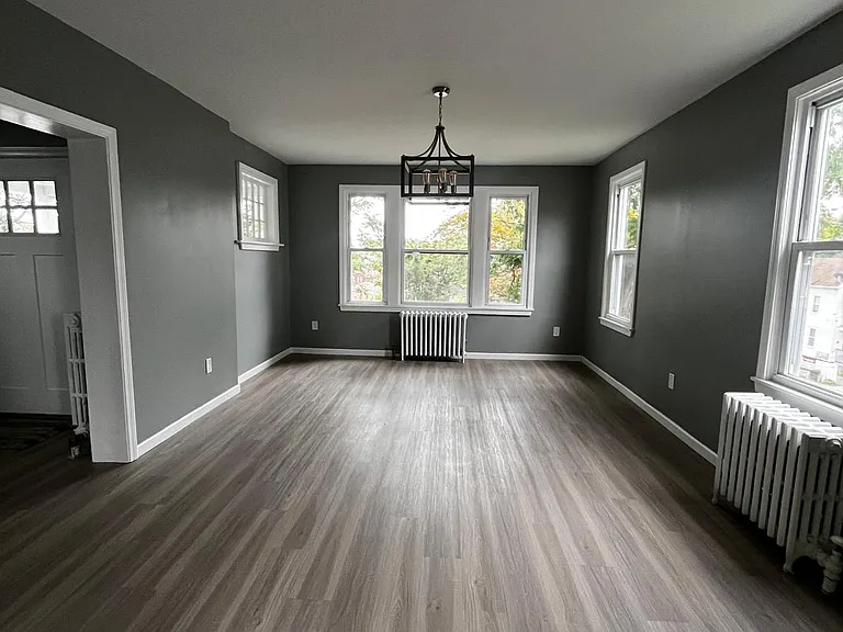587 Arch St — Photo 6