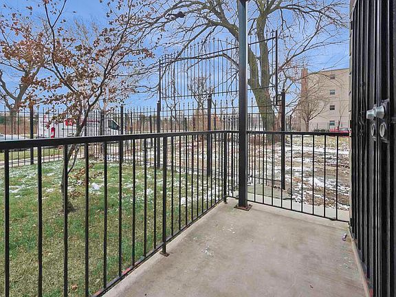 4th image of 364 N Hamlin Ave Unit 1