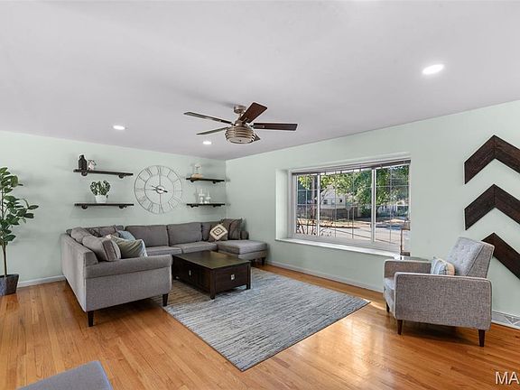 3rd image of 603 W Essex Ave