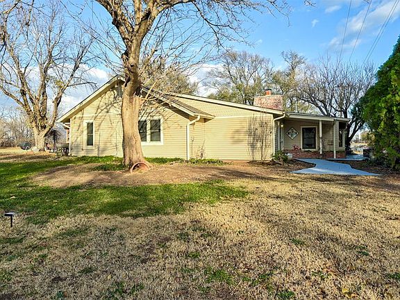 3rd image of 256068 E County Road 43 Rd