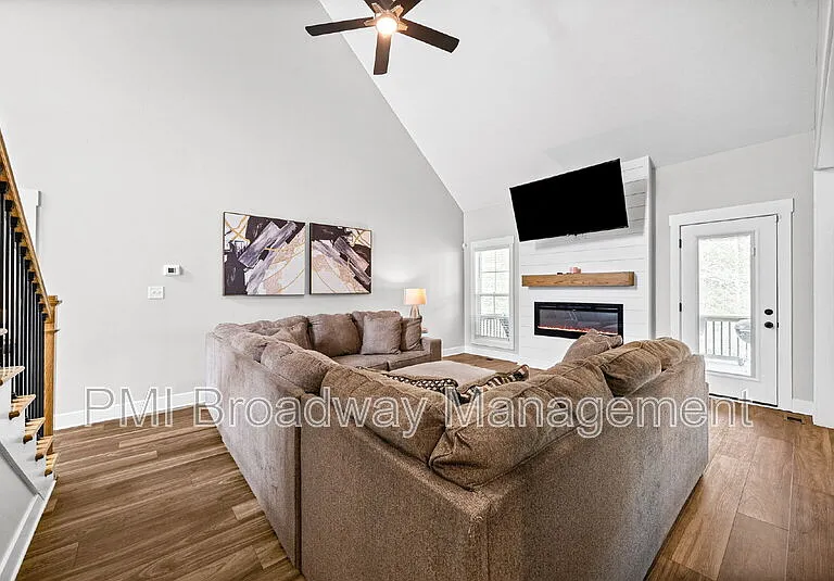 181 Sherlock Dr — Photo 33