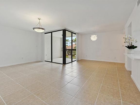 4th image of 2025 Lavers Cir APT D204