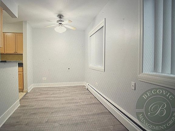 4th image of 6003 N Kenmore Ave #405