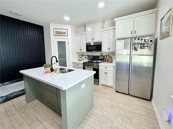 5th image of 1133 La Esmeralda Dr