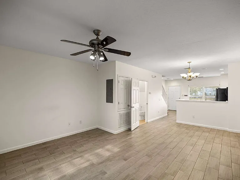 4428 SW 49th Ave — Photo 6
