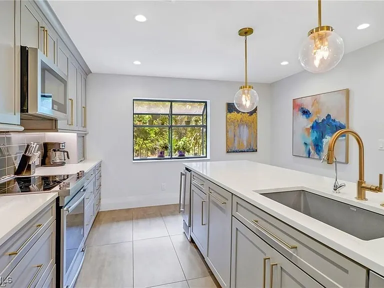 27052 Kindlewood Ln — Photo 4