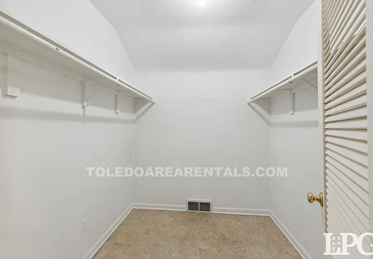 3835 Hillandale Rd E — Photo 38