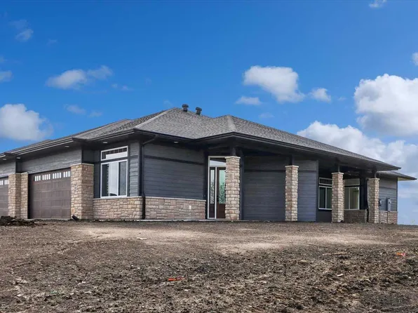 1901 Country Club Dr, Coralville, IA 52241