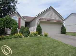 2797 Laurel Oak Dr, Howell, MI 48855